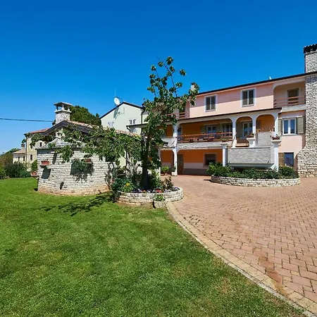 Apartament Fiorella アパート *